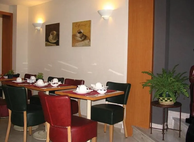 ***  Hotel Maxim Quartier Latin Paris France